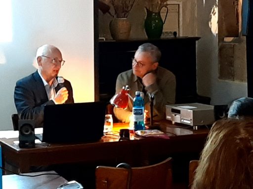 Ausverkaufter Salon. Dr. Andreas Bossmann fragt Knut Elstermann. Im Kino Helge Misselwitz "Wer fürchtet sich vorm schwarzen Mann" Beim 5. Pankower Kulturgespräch 25.10.2025 war der Gesprächspartner von Dr. Andreas Bossmann der Autor und Filmkritiker Knut Elstermann